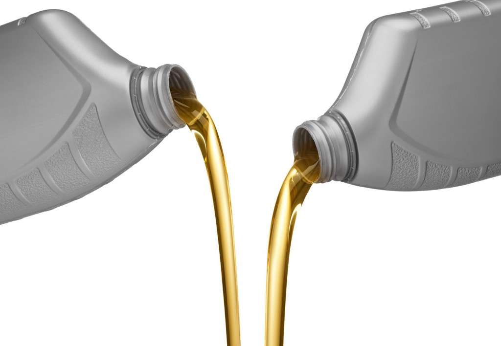 Quelle huile choisir: minérale ou synthétique?